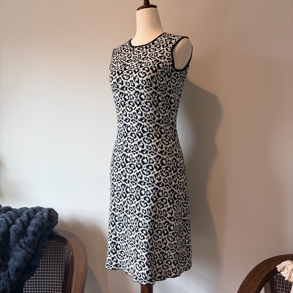 J. McLaughlin Dresses & Skirts - J. McLaughlin Leopard Patterned Knit Dress